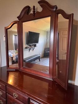 Kincaid “The General William Lenoir” King Bedroom Set – Solid Wood – $1,100 OBO