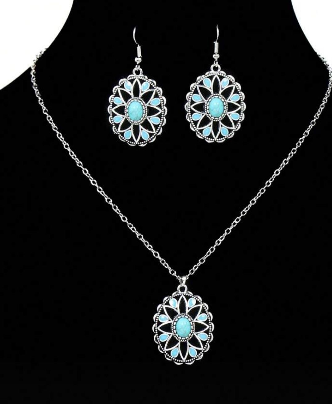 Beautiful Three-Piece Turquoise Necklace, And Earrings Set. New.