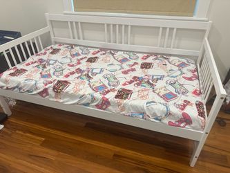 Day bed with mattress