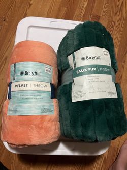 Broyhill 50x60” throws faux fur and velvet
