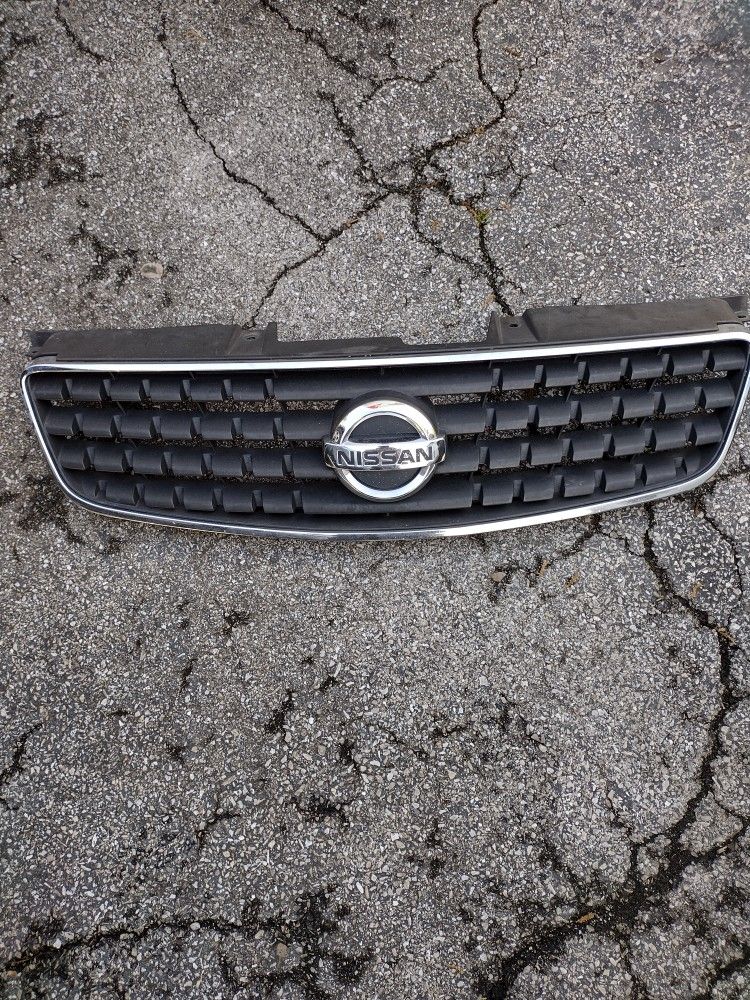 Nissan Altama Grill 2006 With Badge