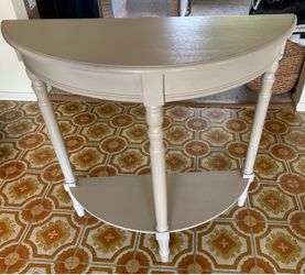 Entryway Table – Farmhouse Cottage Style