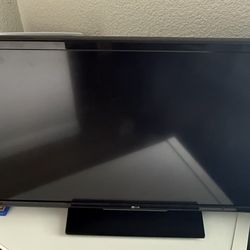 LG 720p LED TV - 32" Class (31.5" Diag) *Discontinued*