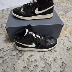 Jordan 1 Mid Size Men's 7
