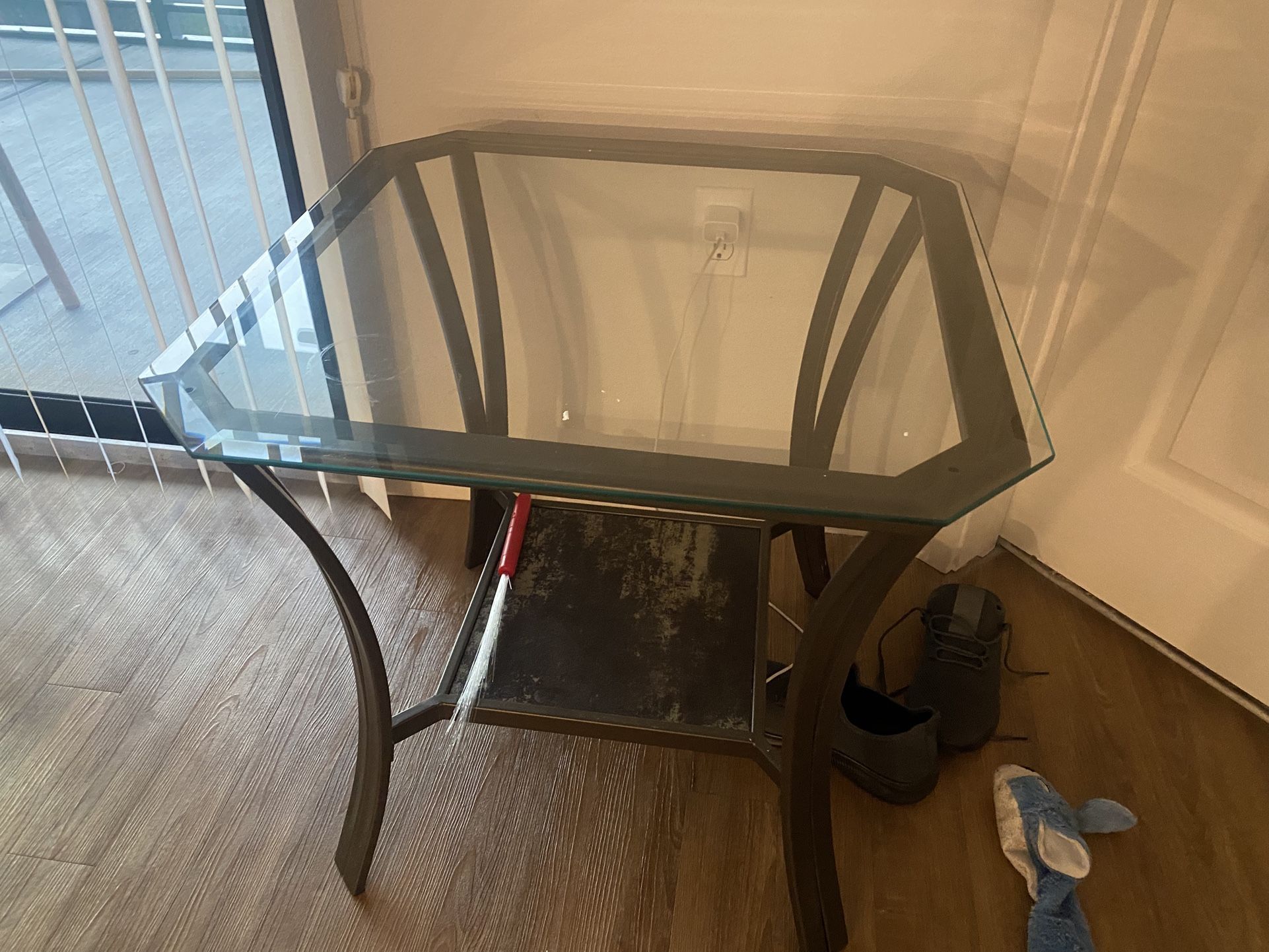 Center and Side Tables 