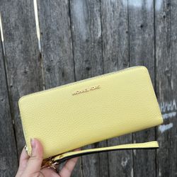 Michael Kors Jet Set Travel Wallet 