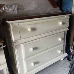 Dovetail Dresser And Nightstand 
