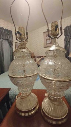 2 lamps with shades
