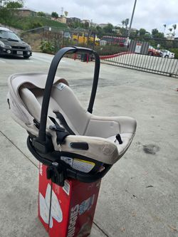 Nuna Pipa Aire Rx infant car seat with seat base/stability bar