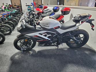 Motorcycle For Sale! Brand New!  250cc Street-Legal Motorcycle – Fuel Injected Power & 6-Speed Thrill! CA Legal! 💥