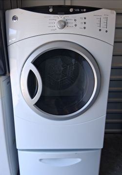 GE gas dryer with pedestal