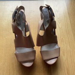 Michael Michael Kors Tan High Heels Pumps. Size 9m