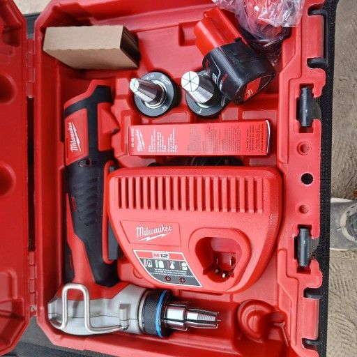 Milwaukee
M12 12-Volt Lithium-Ion Cordless ProPEX Expansion Tool Kit