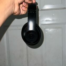 Beats Studio 3 Good Conditions Works Good And I Don’t Us The Anymore So Need Gone