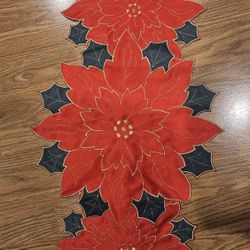 Poinsettia Table Decor/Runner