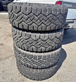 275/70/18 Goodyear 📍📍 Vendo un set de llantas con 80% de vida las 4 📍🌟