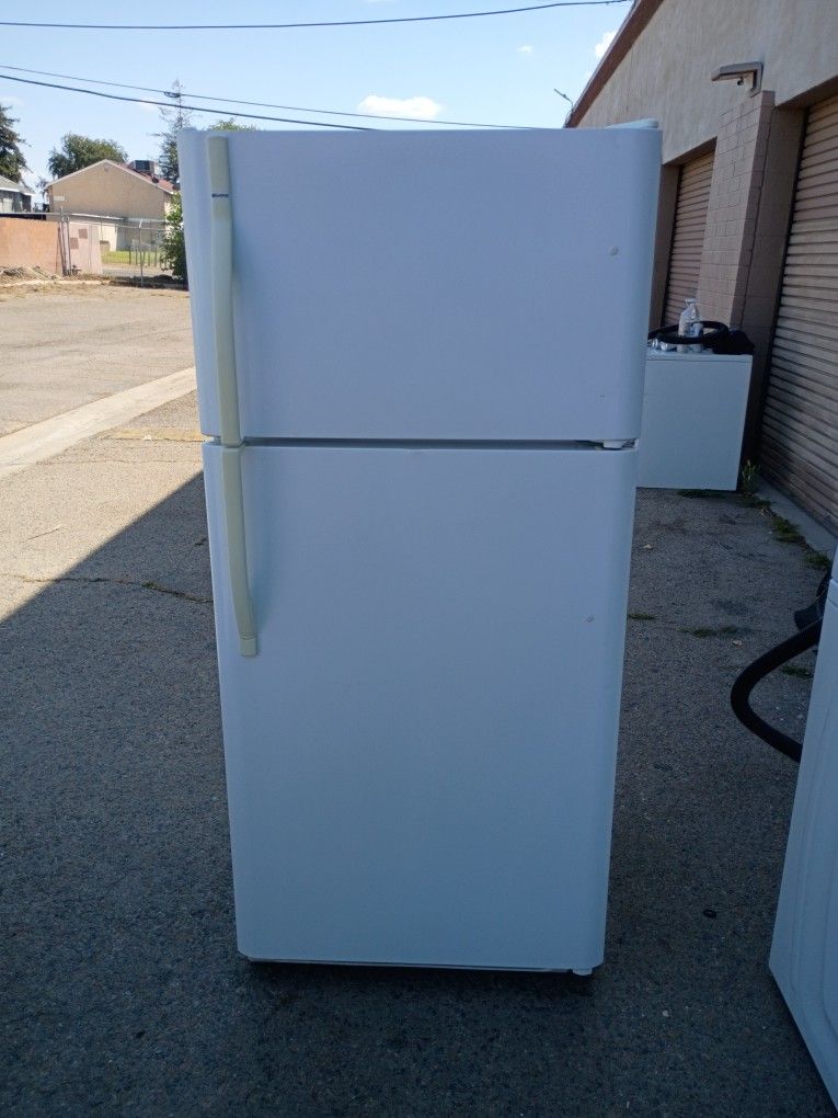 Kenmore Refrigerator+ Ice Maker