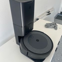 Roomba i3 Evo Plus vacuum