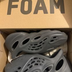 Adidas Yeezy Foam Runner Carbon Men's Size 8 IG5349 Used