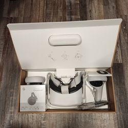 Oculus Quest 2 W/ Chromecast And Cleaner Kit