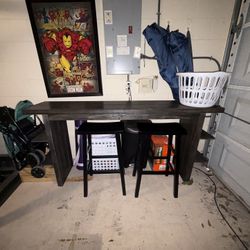 High top Table And Bar Stools 