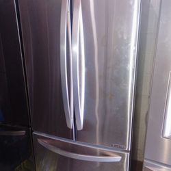 LG 33'W FRENCH DOOR WITH ICE DISPENSER 