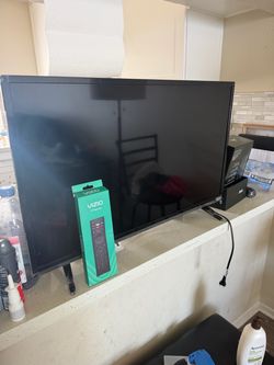 Vizio 32” Flat Screen TV with Remote