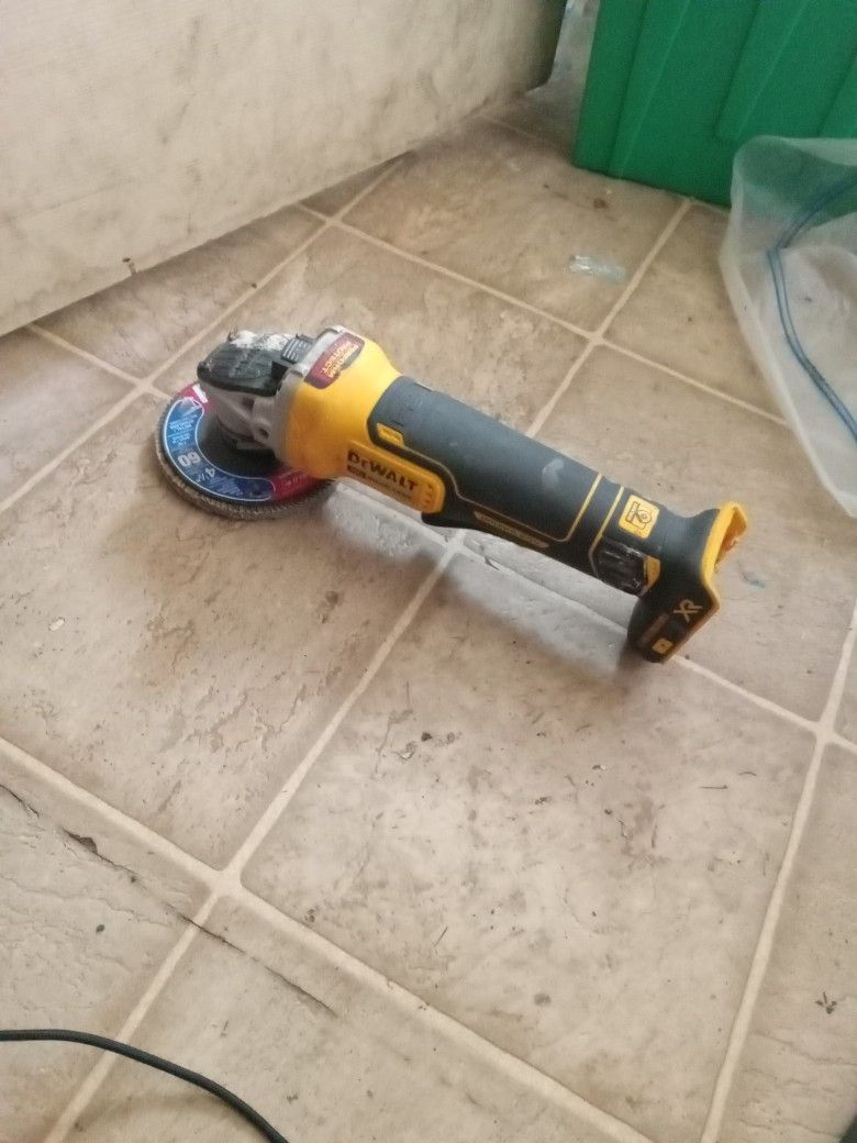 Dewalt DCG413 4 1/2" Grinder 20v Brushless Type 1