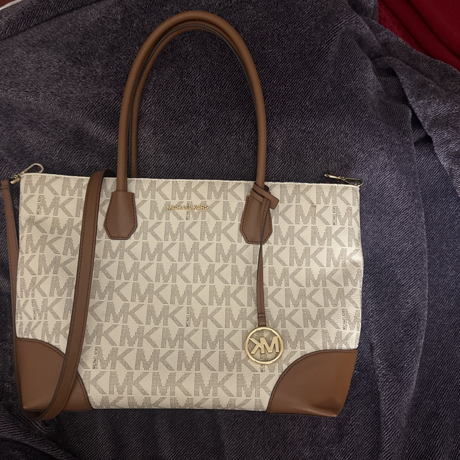 Authentic Michael  Kors Large Signature logo Handbag Crossbody Handles Newer 