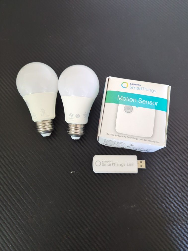 Samsung Smart Things Motion Sensor Lights And USB Link