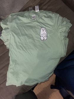 Rip And Dip T Shirt Medium $10