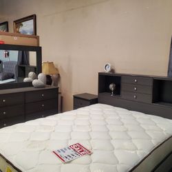7pc Bedroom Set (includes:Headboard, Dresser And Mirror, 1 nightstand, Mattress, Box Spring, Bedframe)