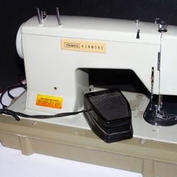 Vintage Sears Kenmore Sewing Machine [In GOOD condition]