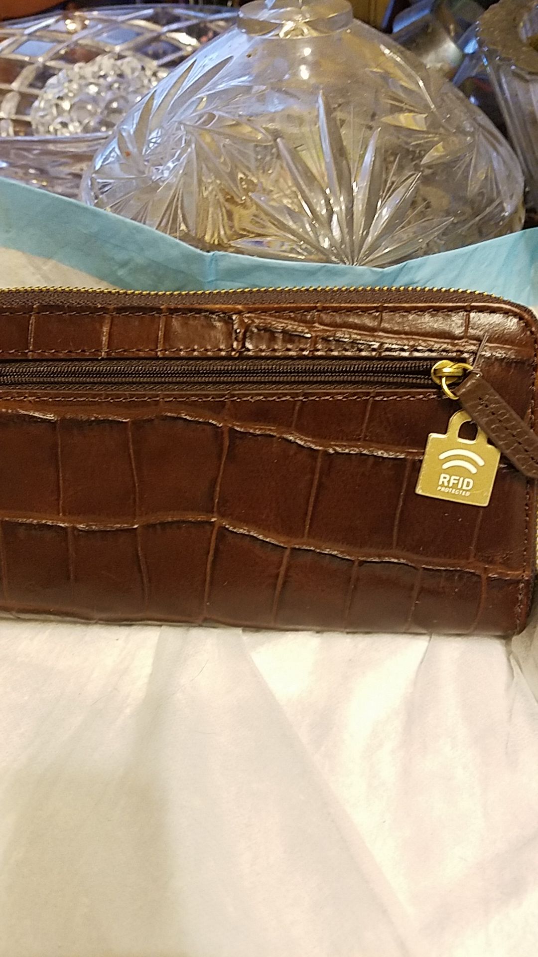 Fossil wallet with rfid