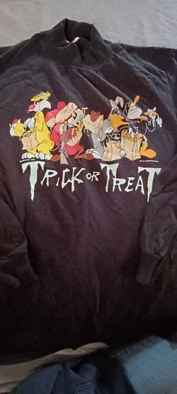 Looney Tune glow n the dark long-sleeved Trick or Treat (Size L) $80.00 Firm !!