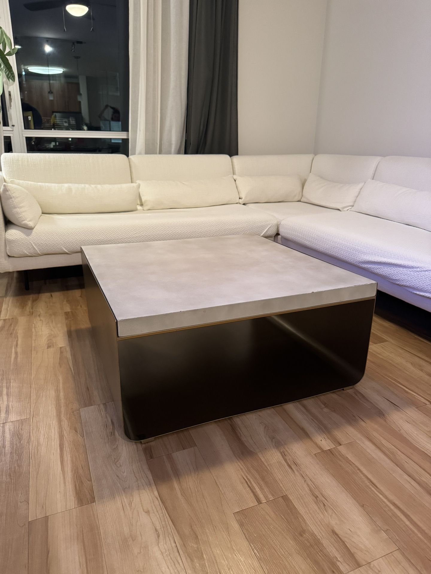 Modern Coffee Table Square Shaped 35x35x16