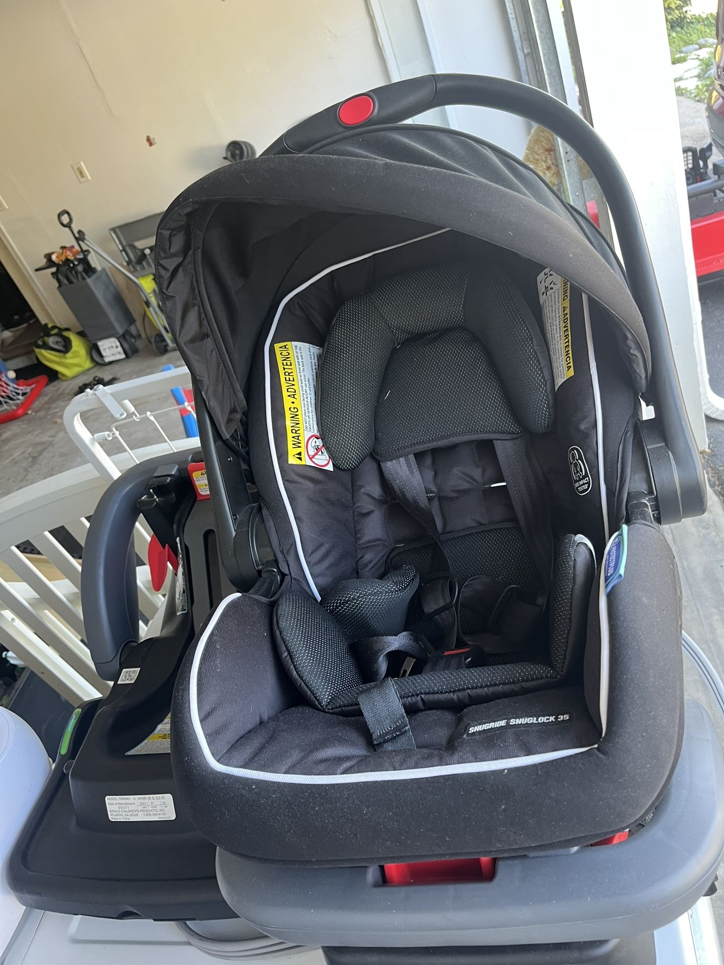 2 Car seats And 1 Extra Base