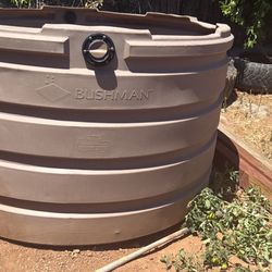 Bushman 500 Gal Water Tank – Great Shape – $300 OBO