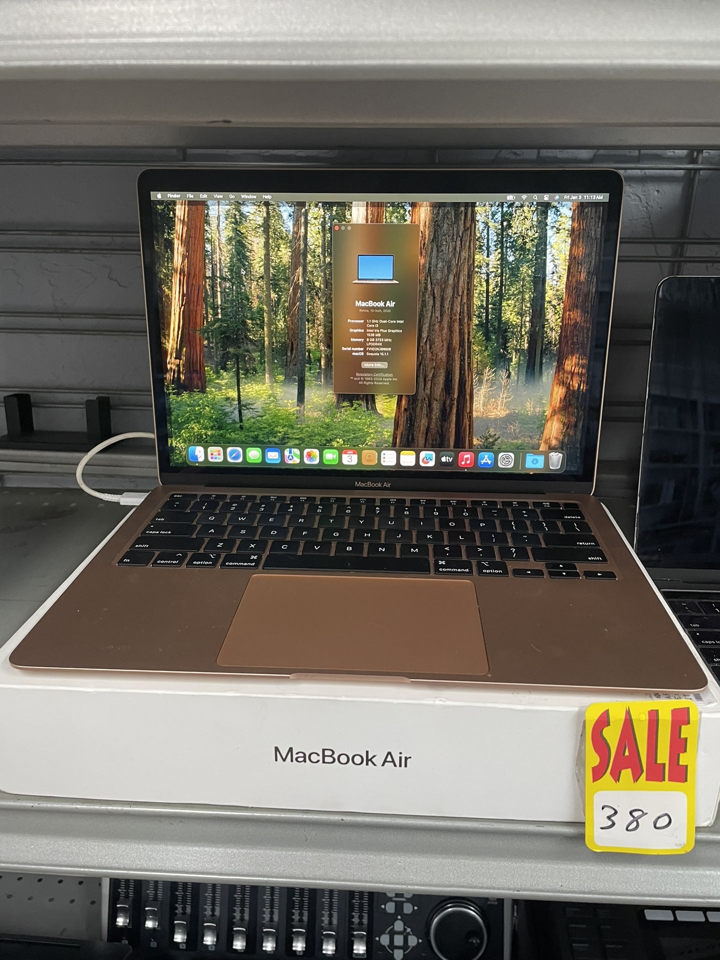 Apple MacBook Air 13” 8gb memory 256gb HHD year 2020