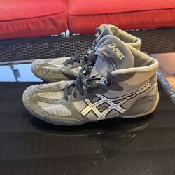 ASICS Wrestling Shoes Size 10