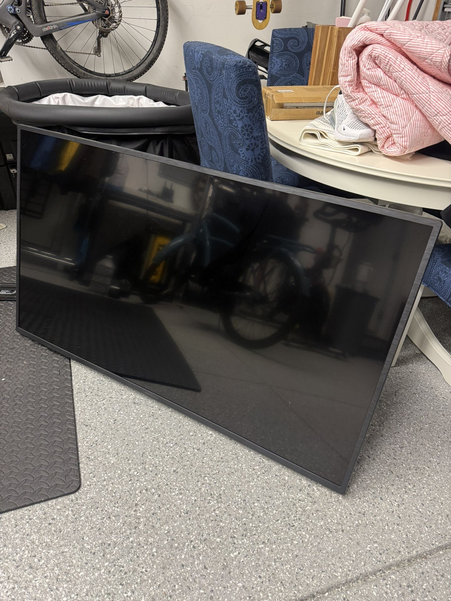 Insignia 55 Inch Smart TV With Wall Mount Hardware