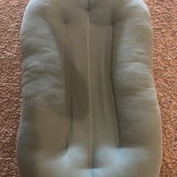 Snuggle Me Infant Seat/