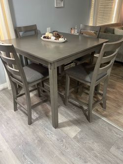 Beautiful Gray Table + 4 Chairs — Like New!