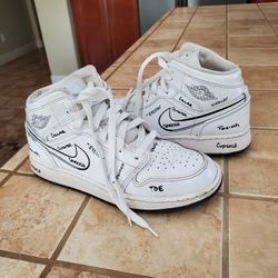 Shoes Size 5 Y ( Air Jordan 1Mid GS Schematic )