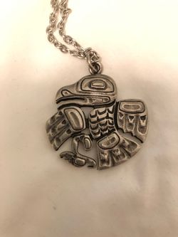 Dije de Águila, diseñada en bronce, por el famoso diseñador canadiense FrederickPewter, sus diseños son famosos y coleccionables