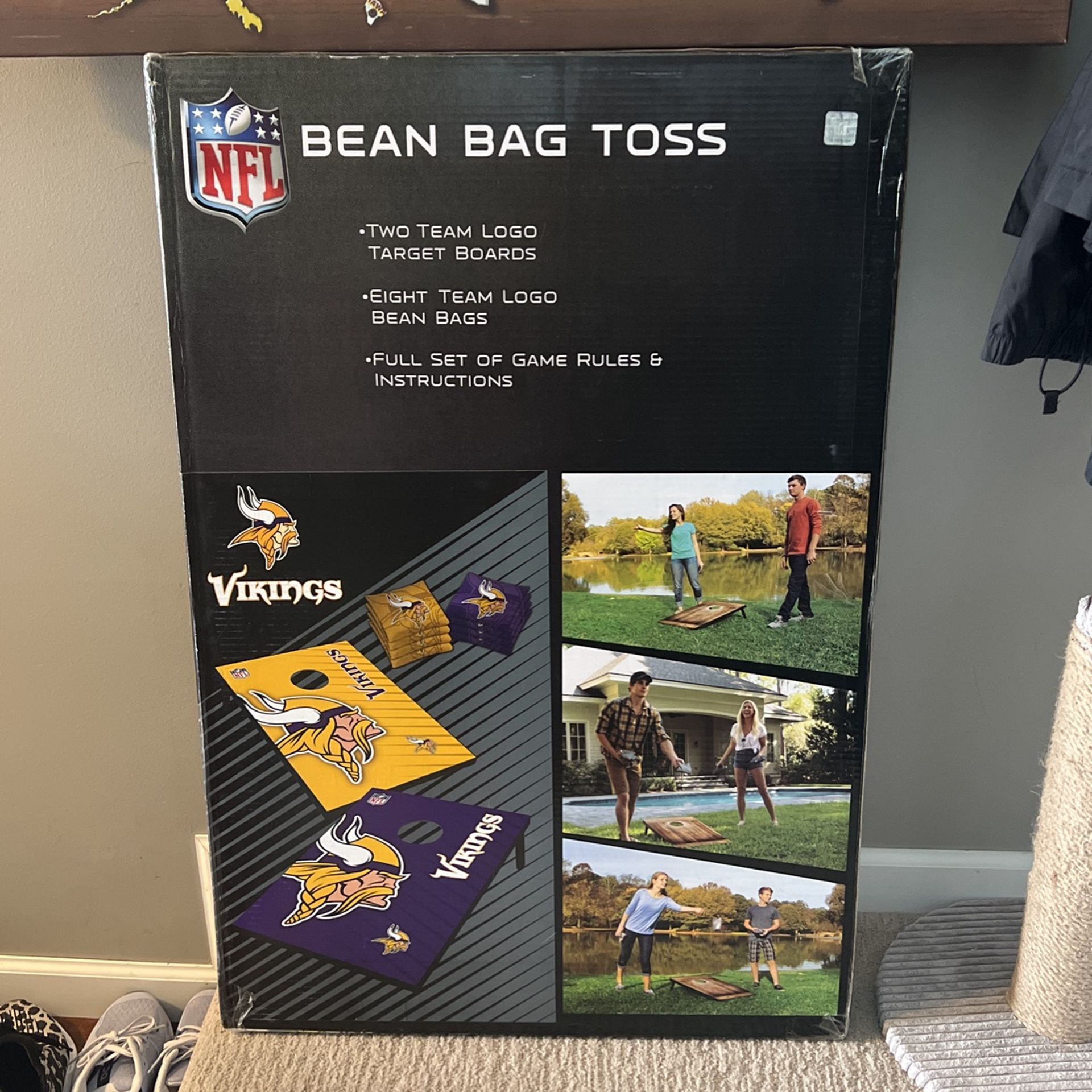 New MN Vikings 8 Bean bags & 2 Boards In Box