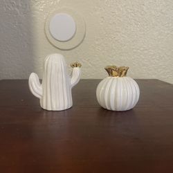 Salt & Pepper Shakers