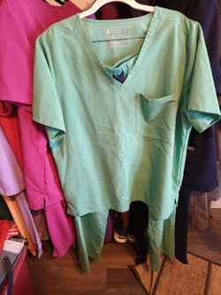 FIGS Technical Collection Scrub Top XL