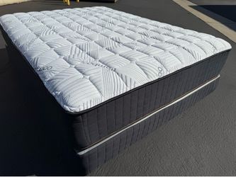 Queen Royal Bamboo Supreme Mattress and Boxspring!