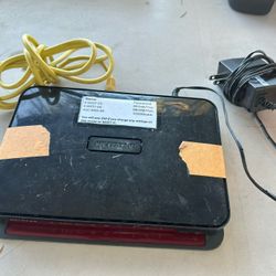 NETGEAR ROUTER INTERNET - Good Condition- $30 
